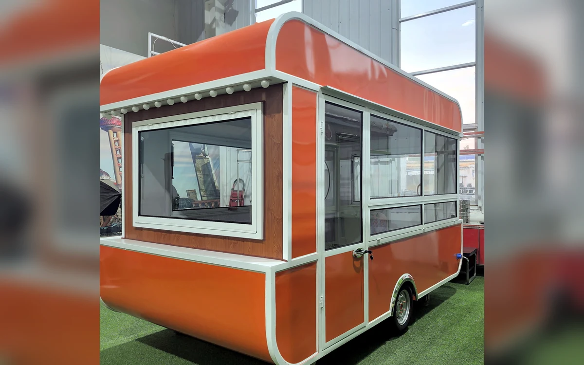 Food Truck & Mobile Kitchen angle 4