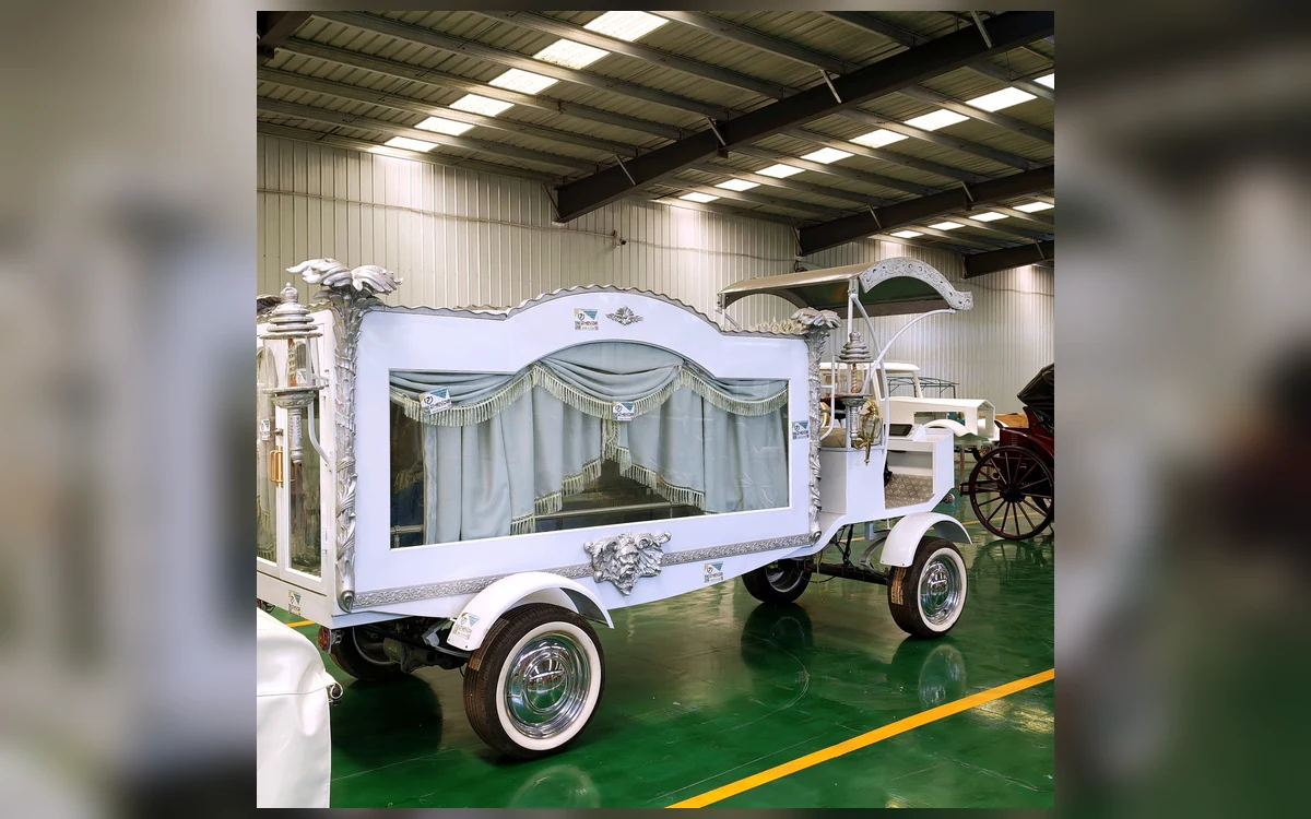 Huajia Royal Funeral Coach - Funeral Coach by Huajia Machinery. The Huajia Royal Funeral Coach is a white ceremonial hearse carriage designed for memorial services, angle 6