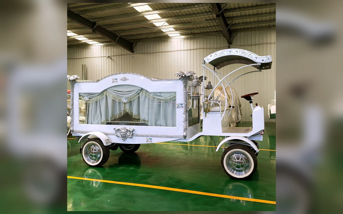 Huajia Royal Funeral Coach - Funeral Coach by Huajia Machinery. The Huajia Royal Funeral Coach is a white ceremonial hearse carriage designed for memorial services, angle 2