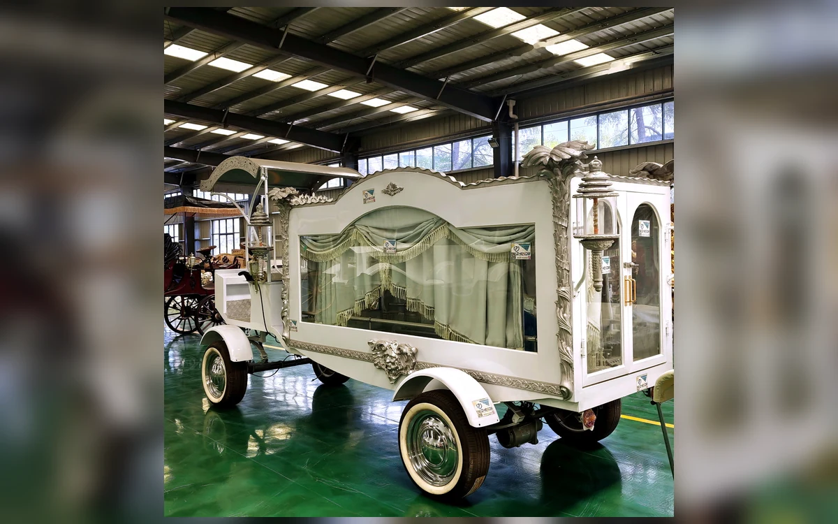 Huajia Royal Funeral Coach - Funeral Coach by Huajia Machinery. The Huajia Royal Funeral Coach is a white ceremonial hearse carriage designed for memorial services, angle 5