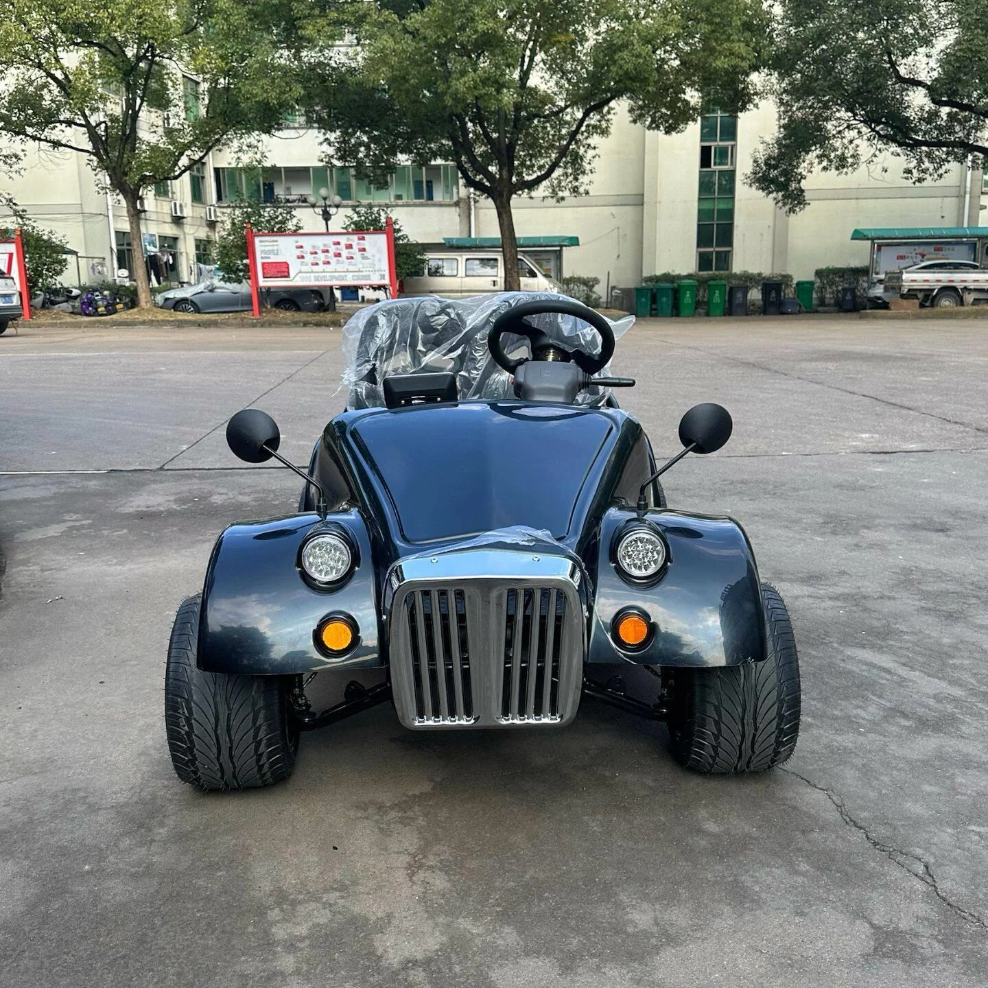 Huajia Dual-Seat Vintage Classic Electric Roadster - Vintage Classic Roadster by Huajia Machinery. The Huajia Dual-Seat Vintage Classic Electric Roadster re-creates the timeless elegance of 1930s ope angle 4