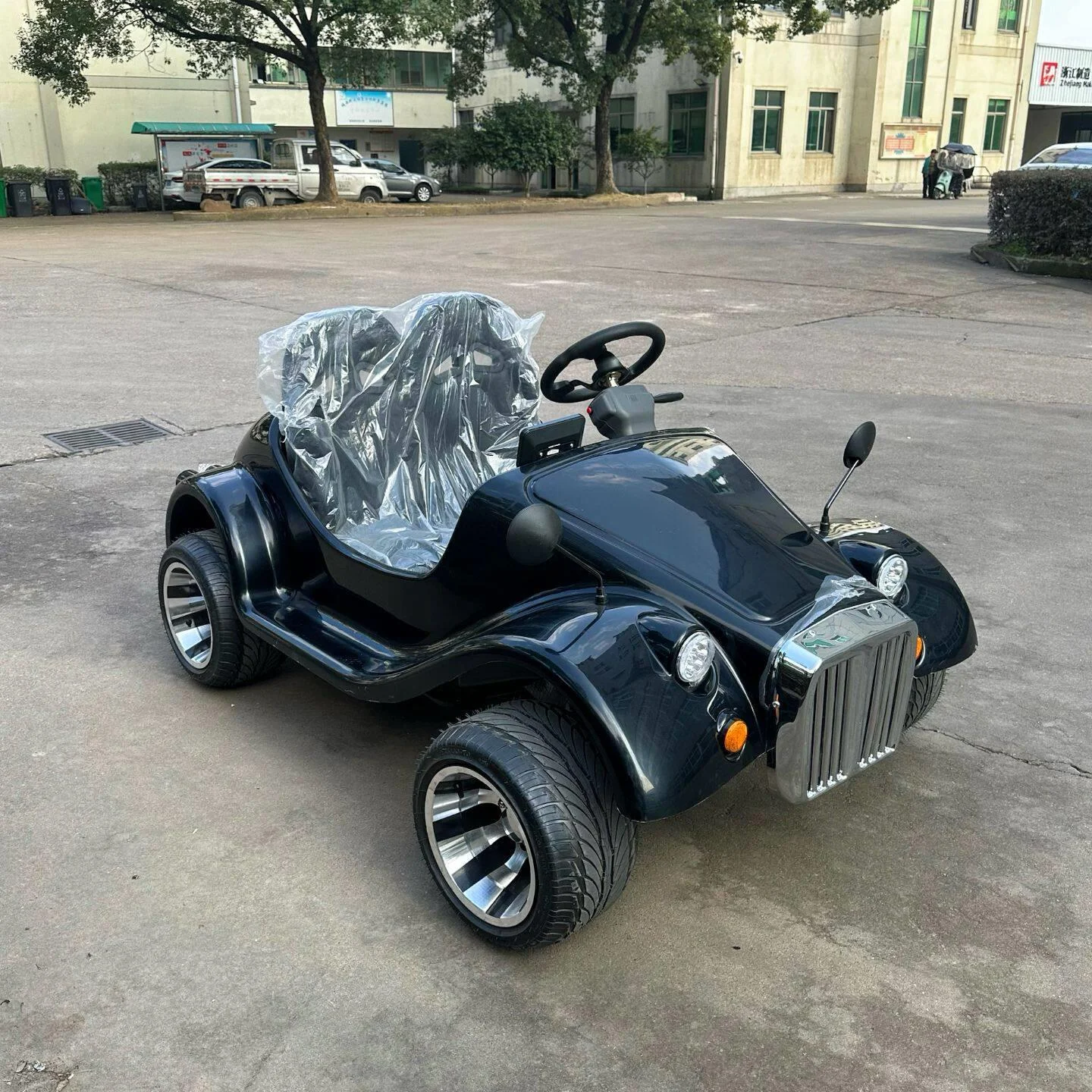 Huajia Dual-Seat Vintage Classic Electric Roadster - Vintage Classic Roadster by Huajia Machinery. The Huajia Dual-Seat Vintage Classic Electric Roadster re-creates the timeless elegance of 1930s ope angle 5
